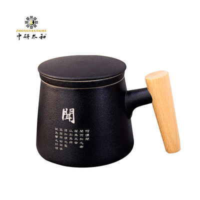 La poignée en bois en céramique a givré la rétro tasse de thé avec le séparateur