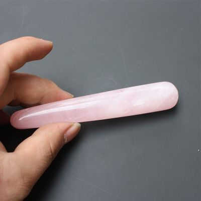 qualité  Acupuncture Pink Crystal Massage Stick Quartz Beauty Body Relaxation Usine