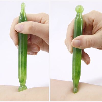 Pierre de Gua Sha de Jade Verte, outil de massage du visage.