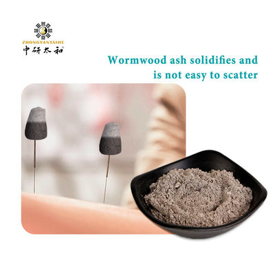 Placer des rouleaux de moxa pur sur les points d'acupuncture de la médecine traditionnelle chinoise